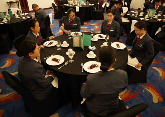 Langsung Terjun Bersama Industri, Program Hotel Management BINUS University Berikan Pengalaman Table Manner dan Operasional Hotel di Le Meridien, Jakarta