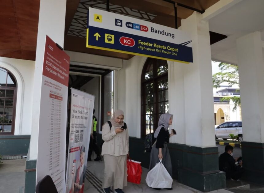 Stasiun Bandung Tingkatkan Pelayanan, Akses Penumpang KA Feeder Whoosh Dipusatkan ke Sisi Utara Stasiun