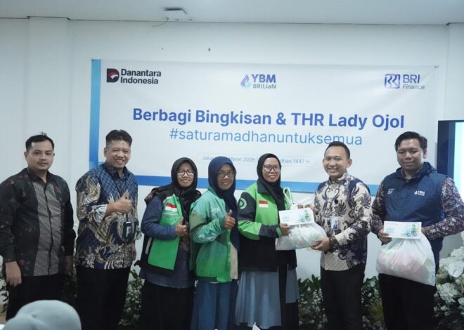 Peduli Perjuangan Lady Ojol Jabodetabek, BRI Finance Bagikan Sembako & THR