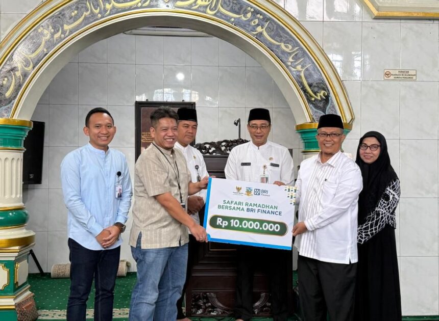 BRI Finance Berbagi dalam Safari Ramadhan di Masjid Jami’ Al Abror, Jakarta Selatan