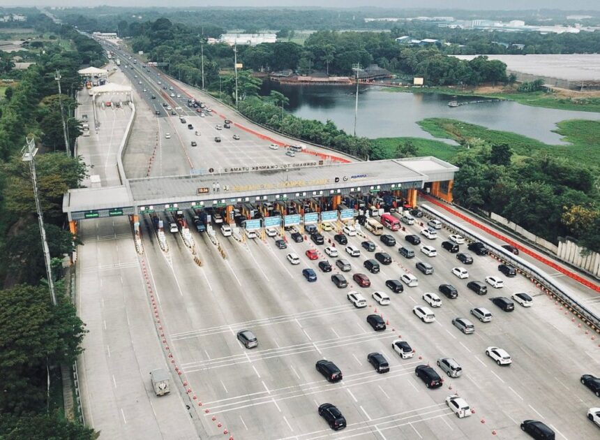 Tembus 523 Ribu Kendaraan Melintas di Gerbang Tol Cikampek Utama, Mobilitas ke Timur Trans Jawa Melonjak Signifikan