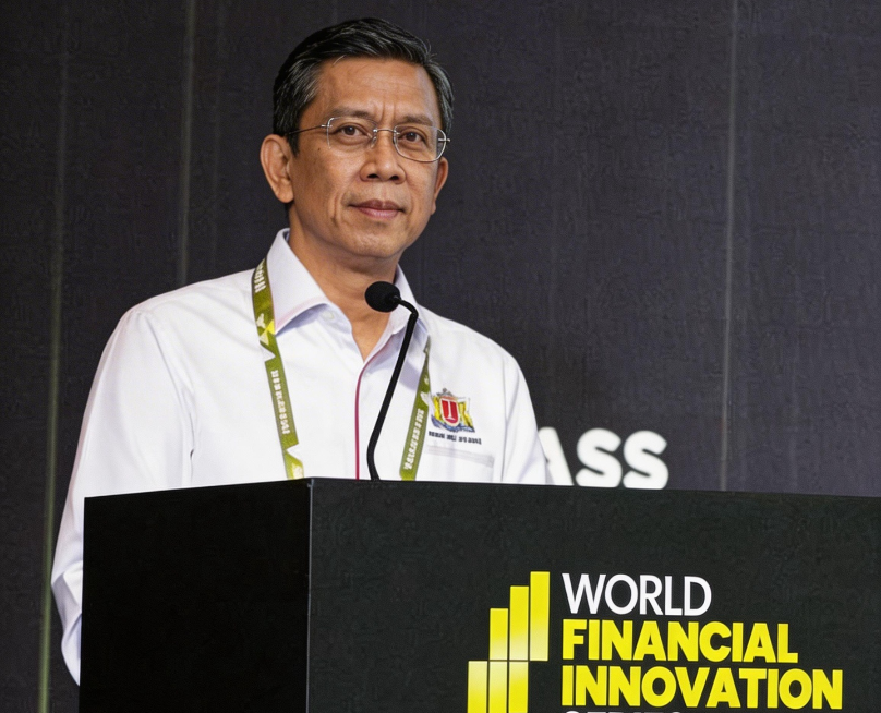 Di Tengah Gejolak Pasar, Ia Memilih Menatap Anak-Anak dan Masa Depan