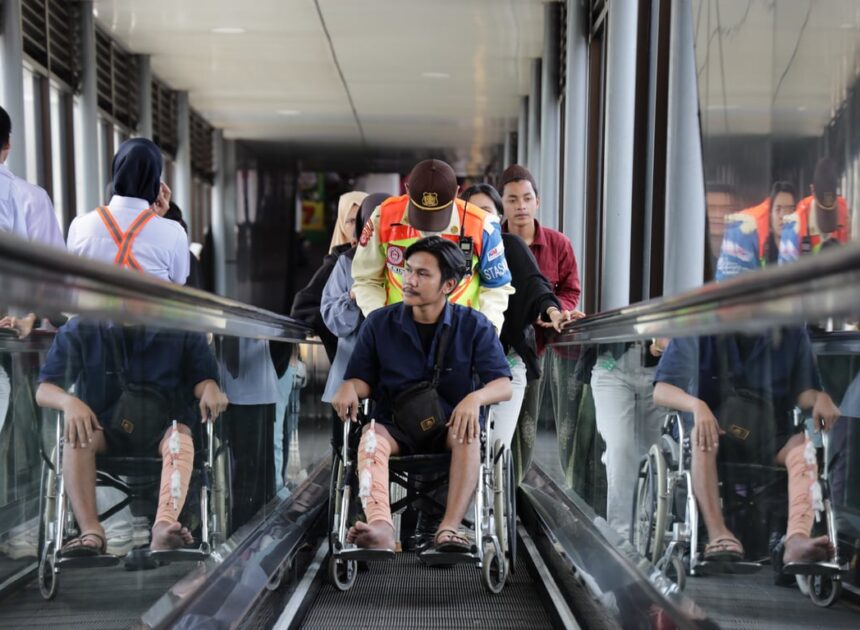 Kami Hadir Sepenuh Hati Melayani di Hari Yang Fitri, KAI Daop 2 Bandung Ucapkan Selamat Hari Raya Idul Fitri 1447 H