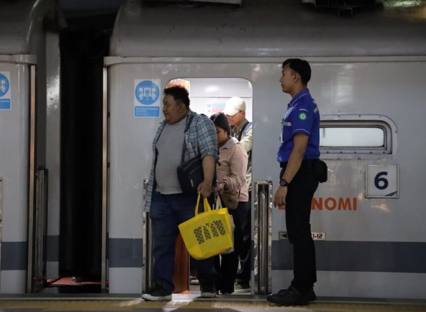 Empat KA Jarak Jauh Daop 2 Bandung Jadi Primadona Mudik dan Balik Lebaran 2026, Okupansi Tembus Lebih dari 100 Persen