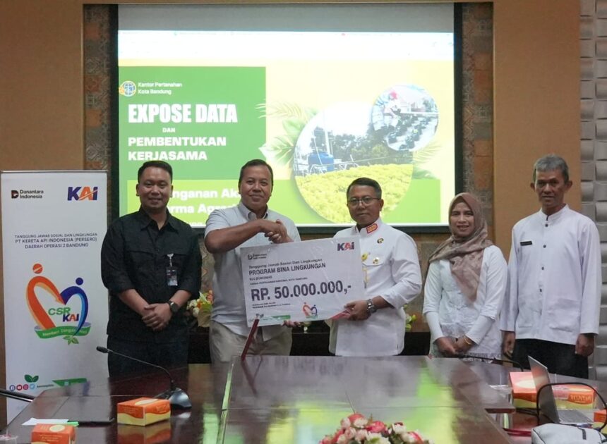 KAI Daop 2 Bandung Salurkan TJSL Lebih dari Rp1,1 Miliar di Tahun 2025