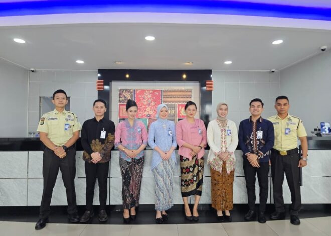 Peringati Hari Kartini, Frontliner BRI Branch Office Rawamangun Tampil Anggun Berkebaya