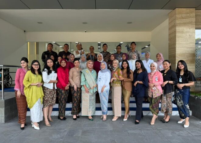 Semarak Hari Kartini, Pekerja BRI Branch Office Gunung Sahari Kenakan Pakaian Nasional Beraneka Warna