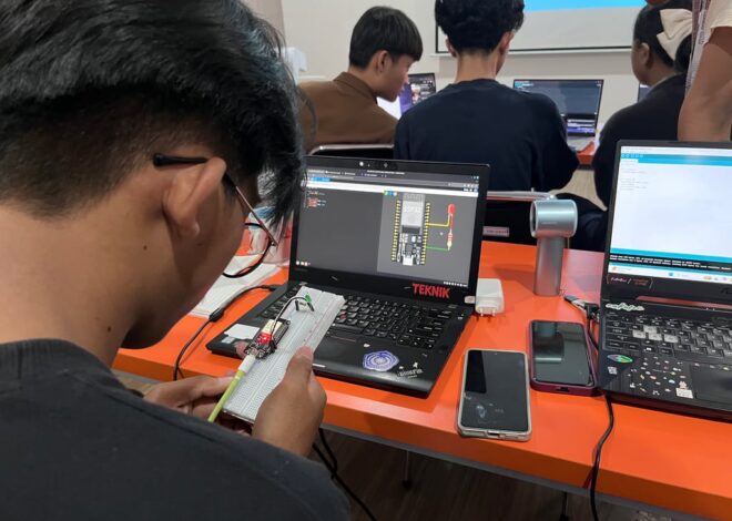Telkom AI Center Makassar dan GDGoC UNM Latih 20 Talenta Muda di Bidang Robotics dan IoT