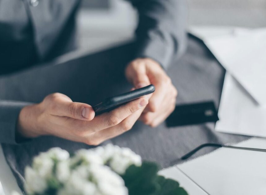 E-Wallet Makin Jadi Andalan: Cara Kerja, Tren Pengguna, dan Biayanya