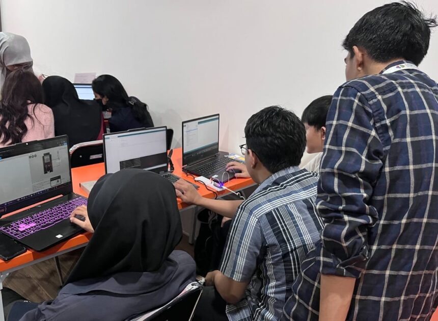 AI Center Makassar dan GDGoC UNM Kembali Gelar Study Jam Robotics dan IoT Bahas Koneksi ESP32 ke Web