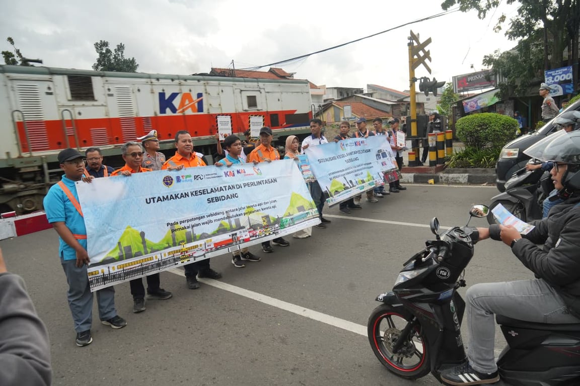KAI Daop 2 Bandung Imbau Masyarakat Disiplin Berlalu Lintas di Perlintasan Sebidang Demi Keselamatan Bersama