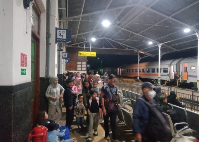 KAI Daop 2 Bandung Sampaikan Permohonan Maaf, Perjalanan KA Siliwangi Tertahan Akibat Genangan Air di Petak Jalan Cianjur–Cibeber