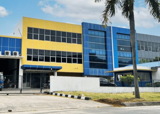 Jenis dan Kegunaan Industrial Door dan Dock Leveler dalam Industri