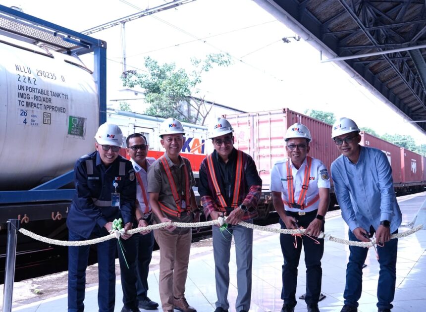 Moda Kereta Api Makin Bersaing, KAI Logistik Luncurkan 2 Rangkaian KA Kontainer Baru