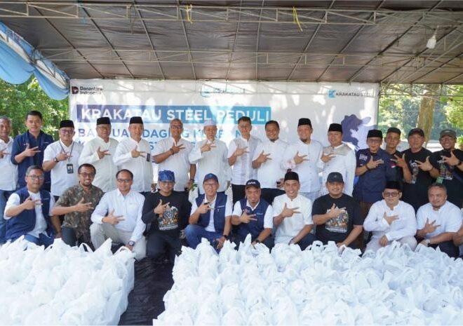 Krakatau Steel Group Salurkan Daging Kurban  untuk Masyarakat Cilegon