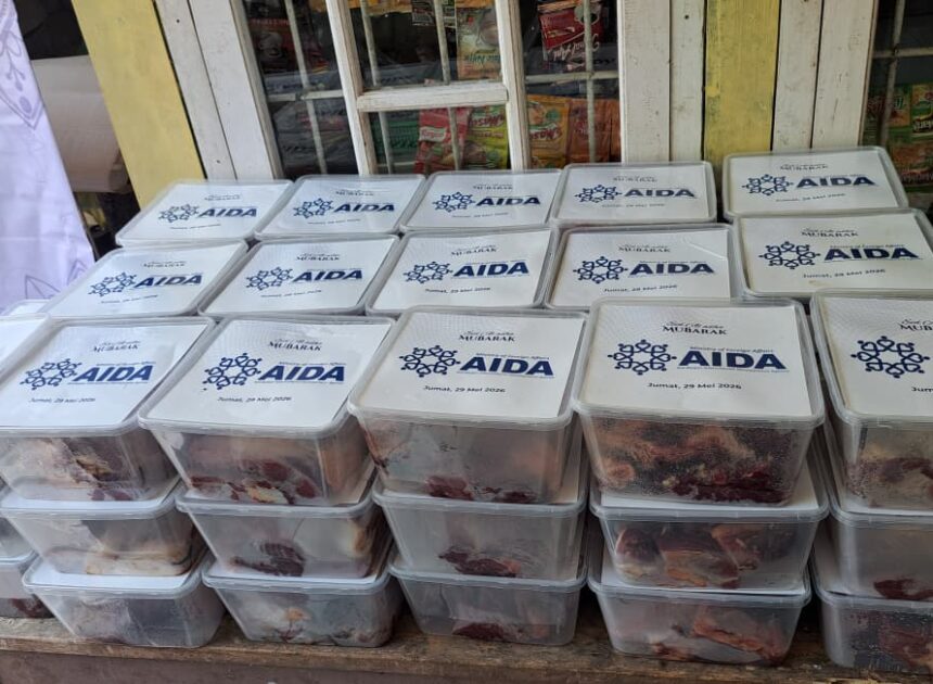 AIDA Kemlu Azerbaijan dan OIC Youth Indonesia Salurkan 500 Paket Daging Kurban bagi Masyarakat di Bogor dan Sukabumi