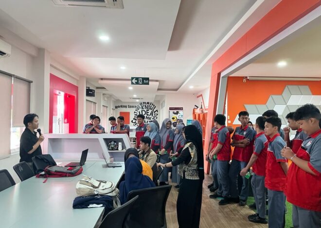 Belajar AI Langsung dari Industri, 150 Siswa SMK Telkom Makassar Kunjungi Telkom AI Center