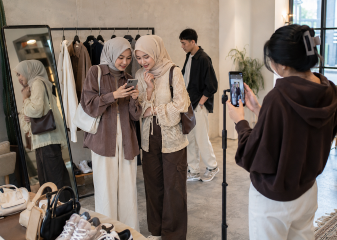 Pengaruh Media Sosial dalam Membentuk Tren Fashion Indonesia dari Inspirasi hingga Keputusan Belanja