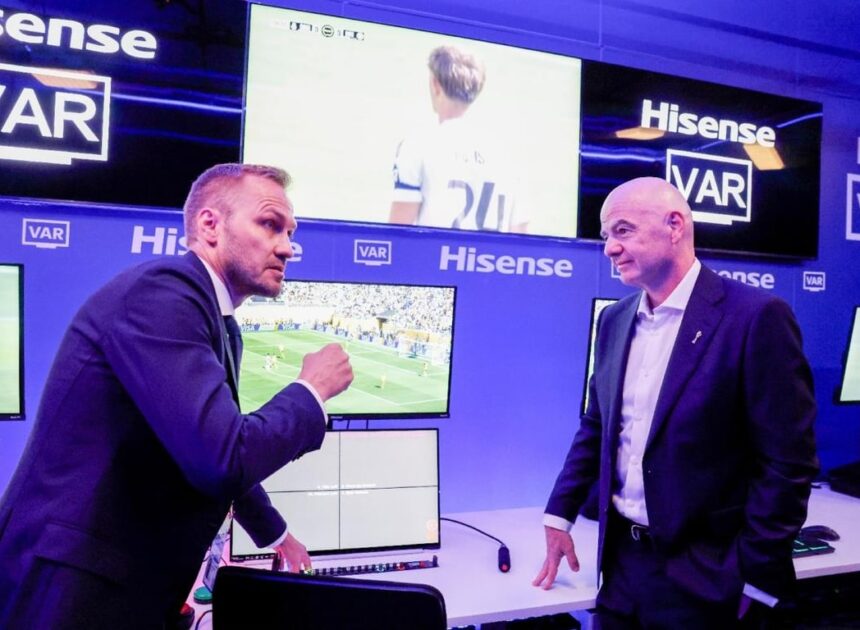 Hisense TV RGB-MiniLED Jadi Layar Resmi IBC Piala Dunia FIFA 2026™: Presiden FIFA Uji Langsung Sistem VAR