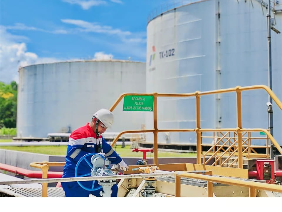 Dukung Pertamina Implementasi B50 Nasional, Elnusa Petrofin Gelar Go Live Penyaluran Perdana Biosolar Industri B50 dari Fuel Terminal IBT Pulau Laut