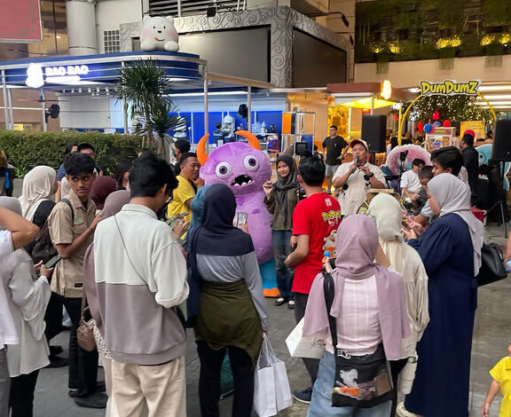 Dumdumz Bag Charm Sukses Ramaikan Pasaraya Blok M, Hadirkan Pengalaman Interaktif yang Tarik Antusiasme Ratusan Pengunjung