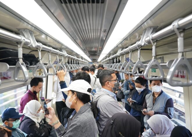 Agar Perjalanan Lebih Nyaman, Ini Tips Menggunakan LRT Jabodebek Saat Jam Sibuk