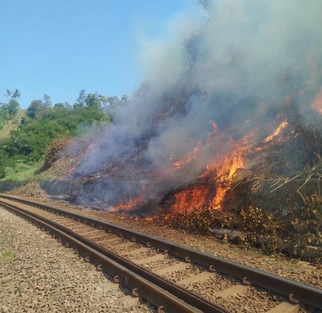 Musim Kemarau, KAI Daop 2 Bandung Himbau Masyarakat Tidak Membakar dan Membuang Sampah Sembarangan di Sekitar Jalur Rel