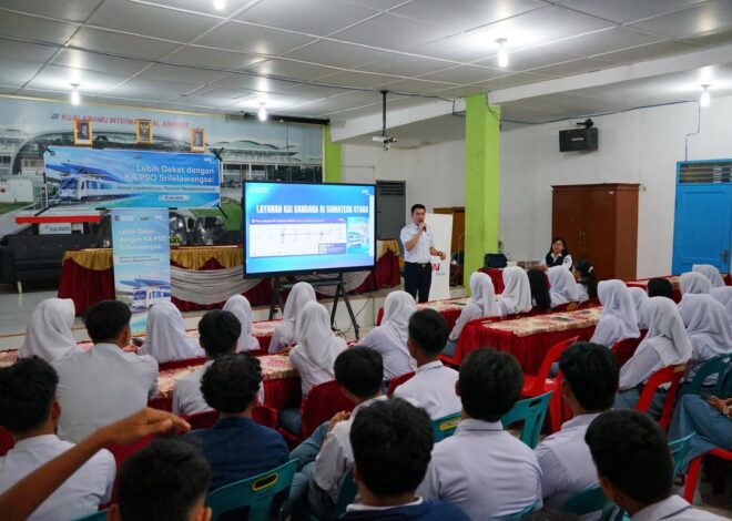 KAI Bandara Edukasi 150 Pelajar SMA Negeri 1 Lubuk Pakam tentang Keselamatan Perkeretaapian Sekaligus Perkenalkan Layanan Baru