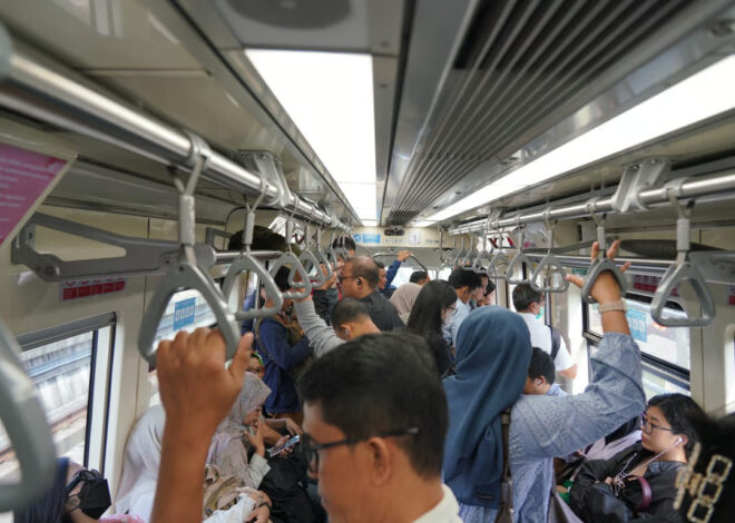 Jelang Tiga Tahun Beroperasi, LRT Jabodebek Cetak Rekor 3 Juta Pengguna dalam Sebulan